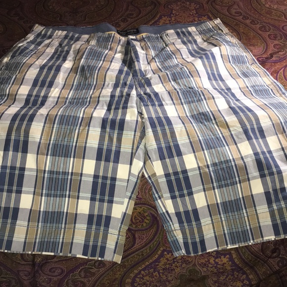 Shorts - Picture 3 of 4